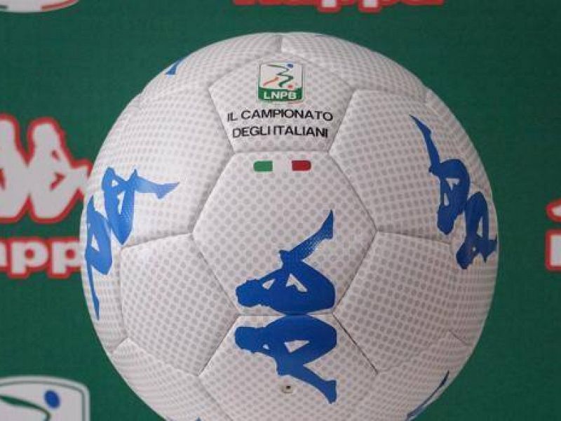 Nuovo pallone per la prossima stagione di campionato, foto 1