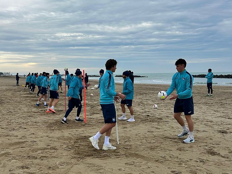 Ripresa sulla spiaggia per il Pescara di Baldini, foto 1